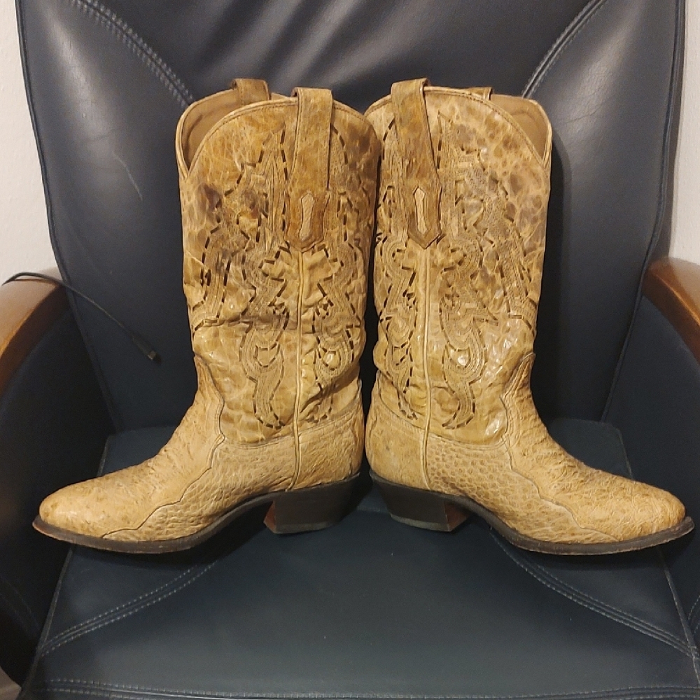 Corral Tan Western Boots with Embroidered Detailing